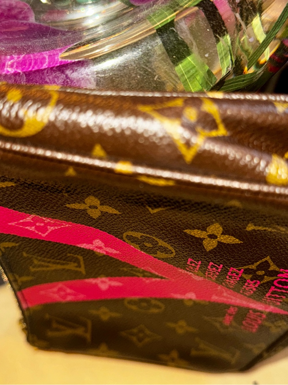 LOUIS VUITTON V POCHETTE ACCESSORIES  BAG GORGEOUS 👀! - Picture 6 of 16